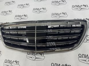 Решетка радиатора AMG 63 на Mercedes W222 камера хром
